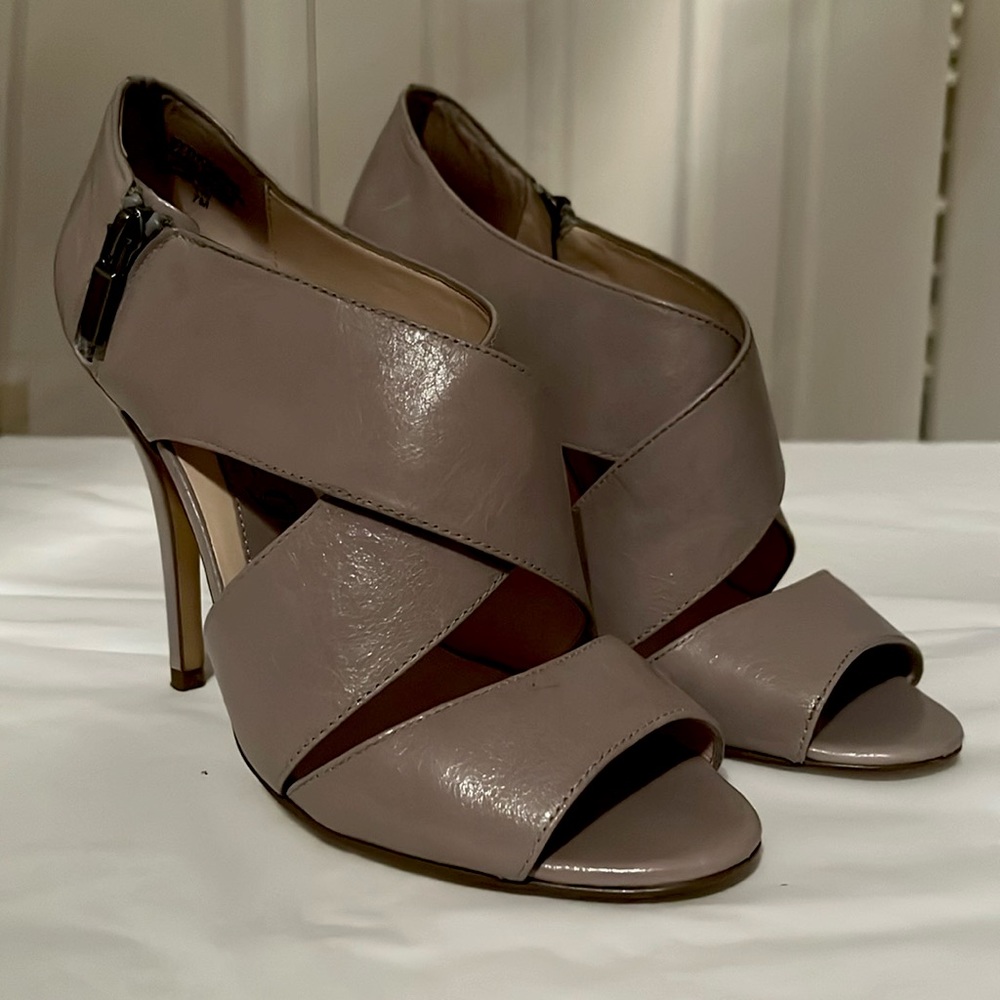 Boutique 9 Gray high heels